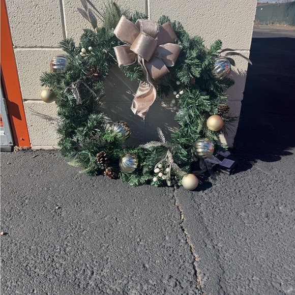 Other - Prelit Holiday Christmas Wreath Gold & Silver Decor Battery Powered w/ Timer